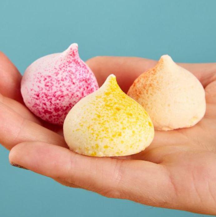Flower & White Meringue Drops Flower & White Meringue Drops