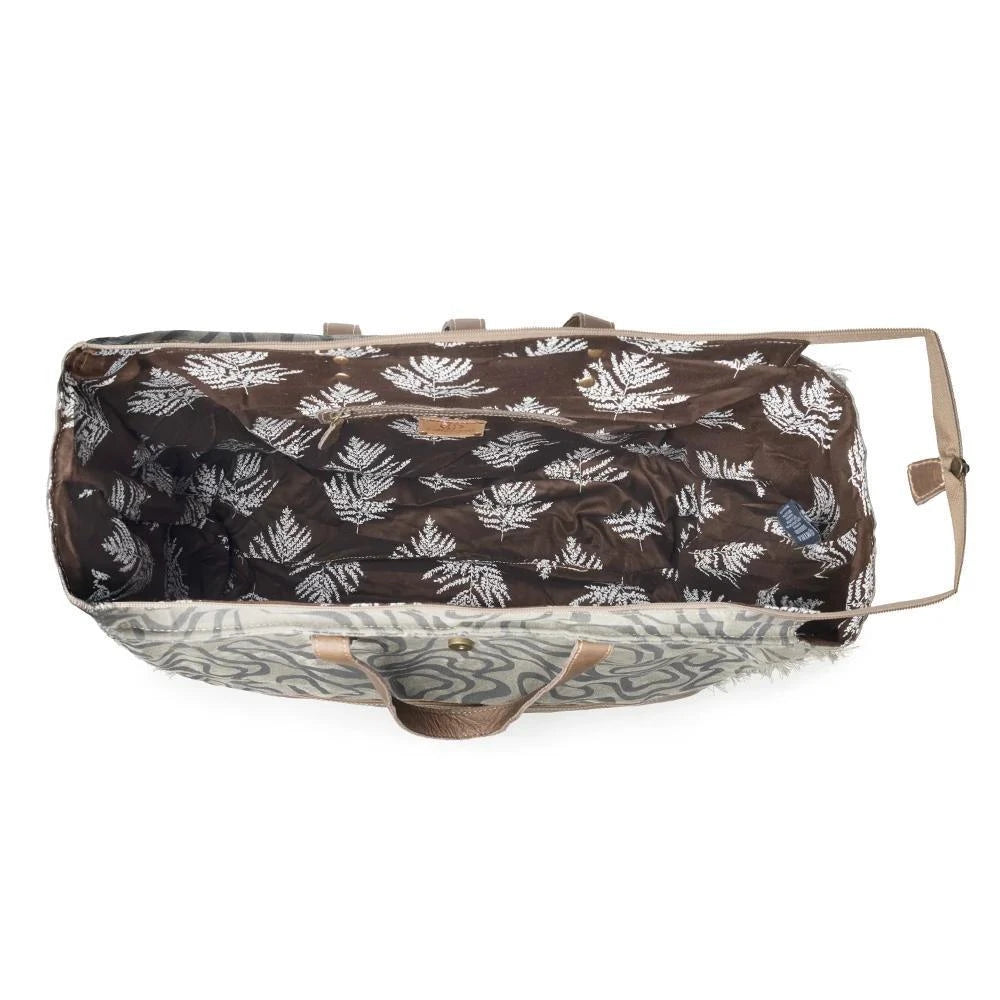Riverbed Trail Weekender Bag for Women in olive with vintage print detail Riverbed Trail Weekender Bag for Women in olive with vintage print detail