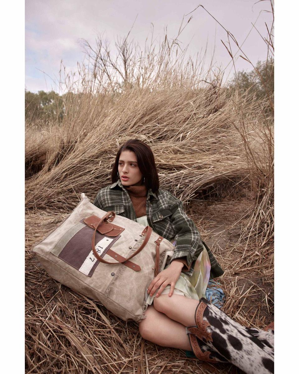 Yesteryear Vintage Style Weekender Bag Yesteryear Vintage Style Weekender Bag