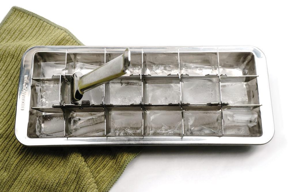 https://goldengaitmercantile.com/cdn/shop/products/classic-stainless-steel-ice-cube-tray-28412741419073_1200x.jpg?v=1628532311