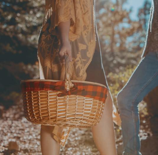 Country Vintage Picnic Basket | Red & Black Buffalo Plaid