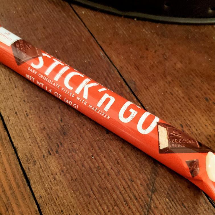 Marzipan Stick'n Go Dark