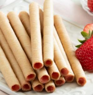 Dolcetto Cream Filled Rolled Wafers | Strawberry