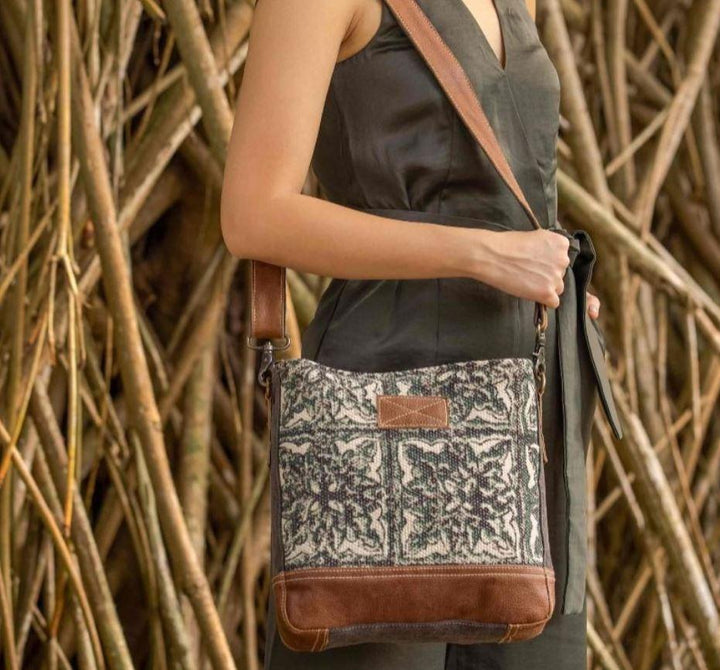 Labyrinthian Small & Crossbody bag