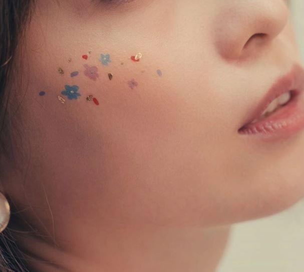 PAPERSELF Temporary Tattoo Skin Accessories | Flower Freckles