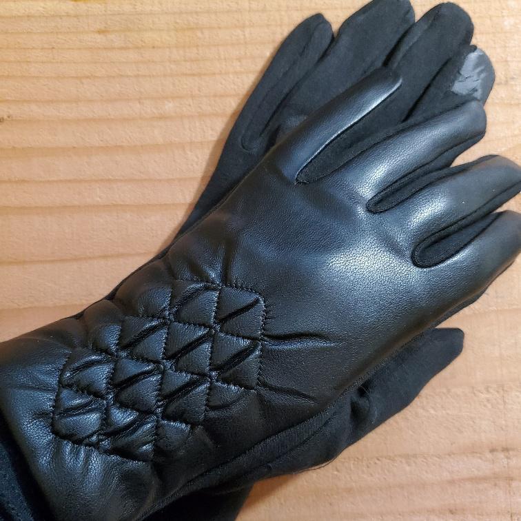 Women's Black Glove Diamond Pattern Detail